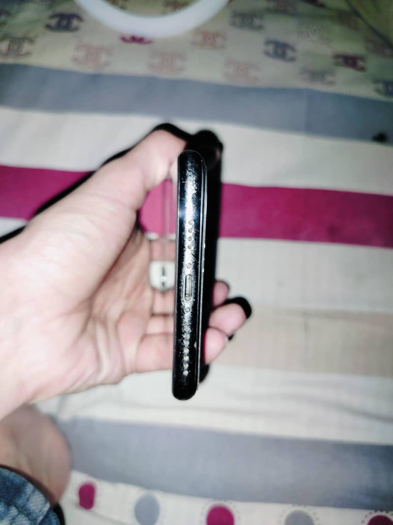 Apple iPhone XS Max 4