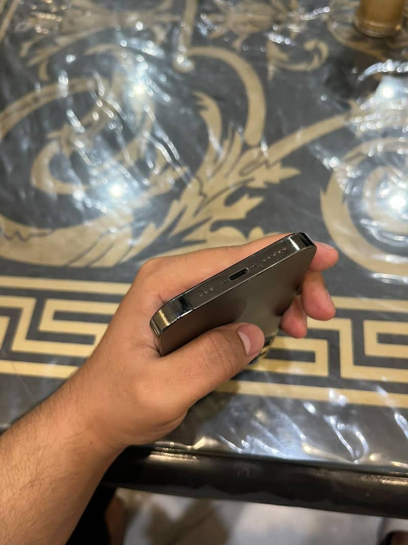 Apple iPhone 13 Pro 4