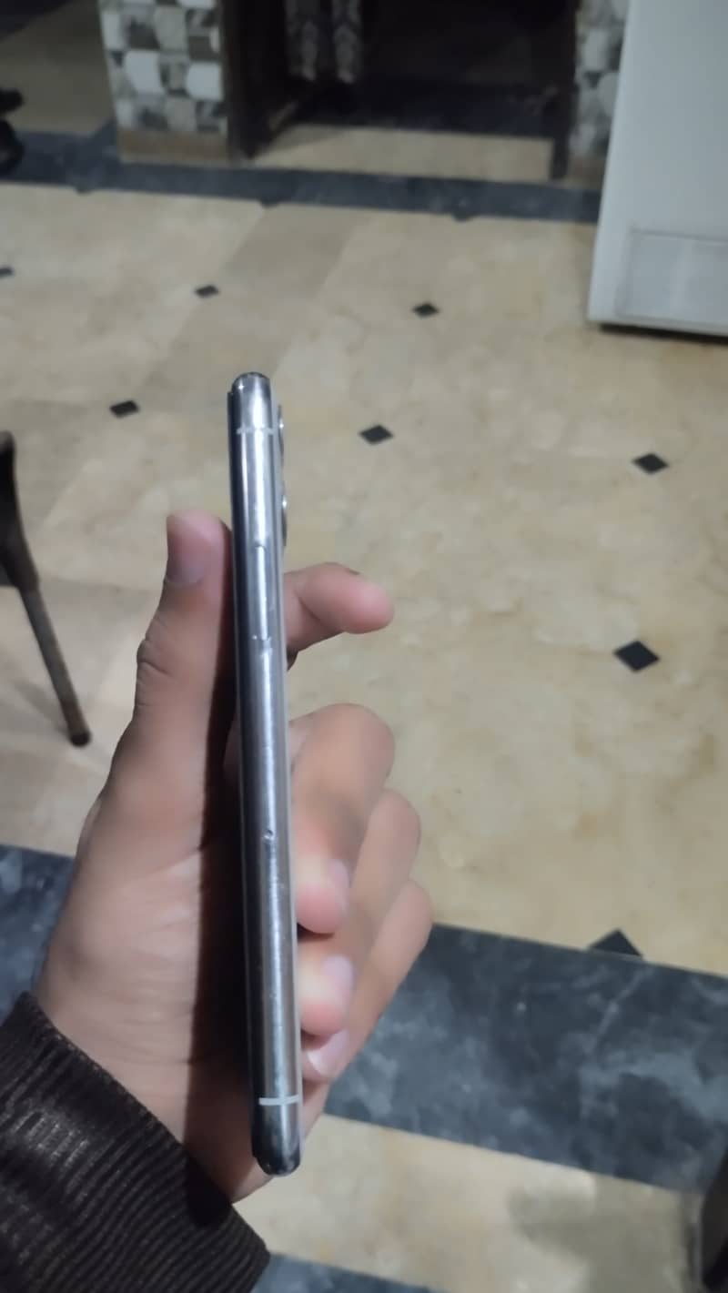 Apple iPhone 11 Pro 1