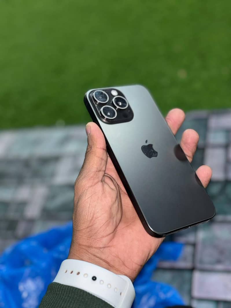 Apple iPhone 15 Pro Max 2