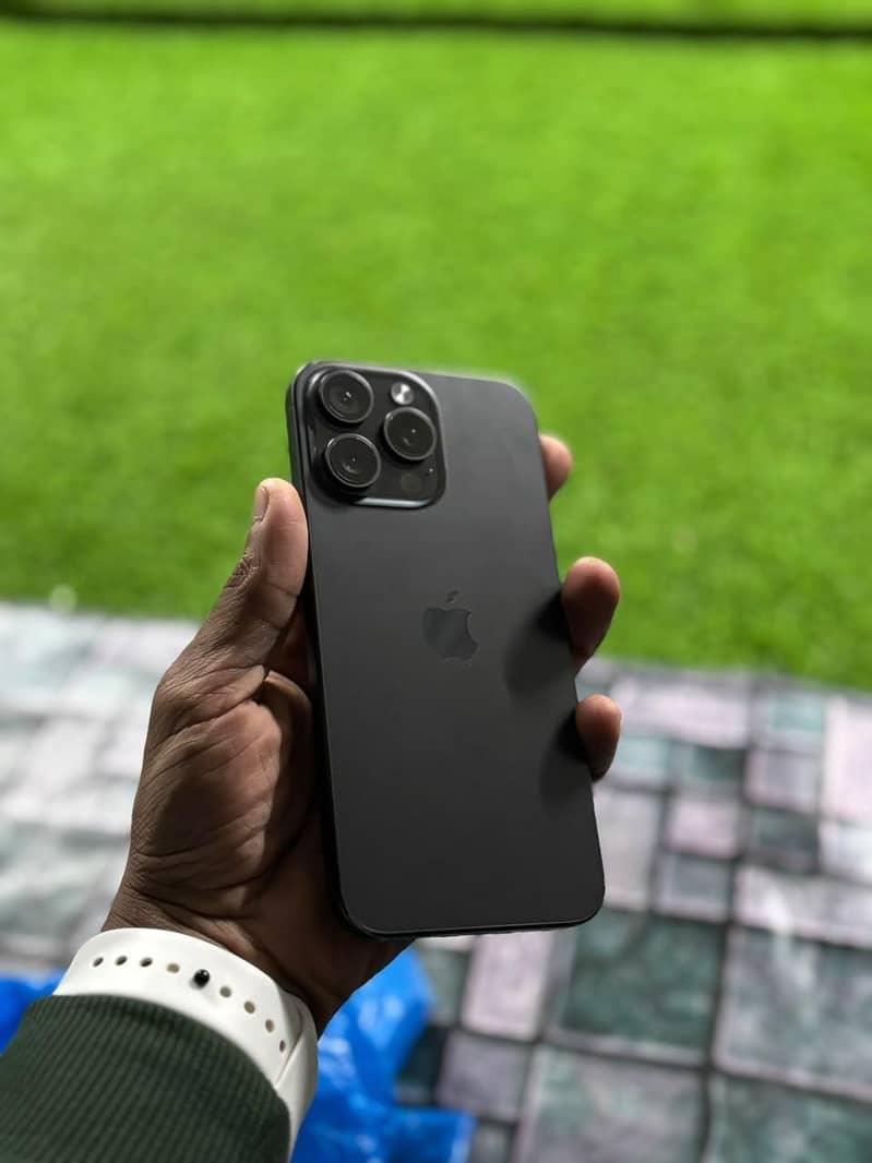 Apple iPhone 15 Pro Max 3