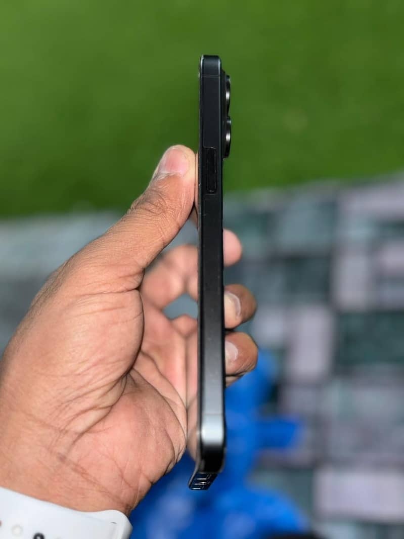 Apple iPhone 15 Pro Max 4
