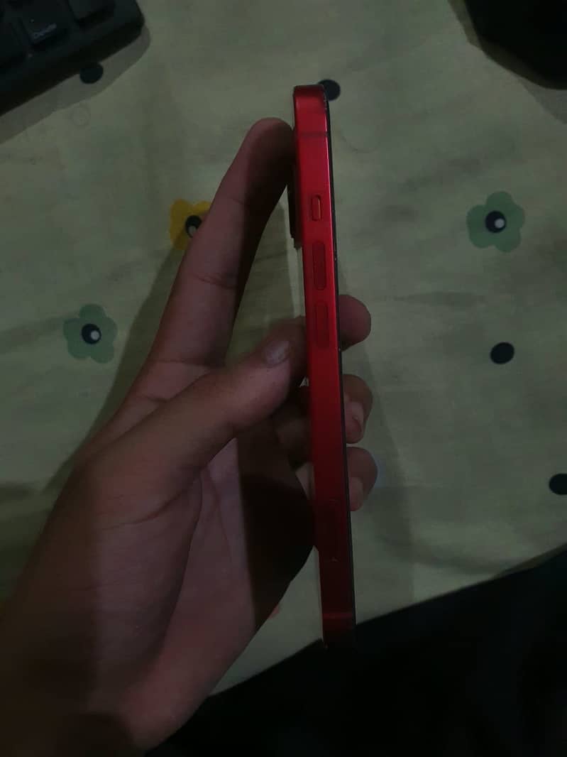Apple iPhone 13 4