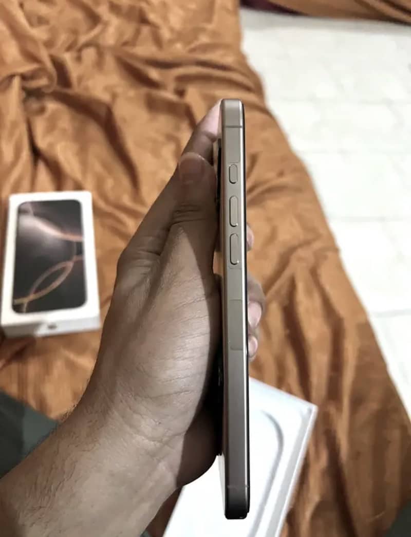 Apple iPhone 16 Pro Max jv 1