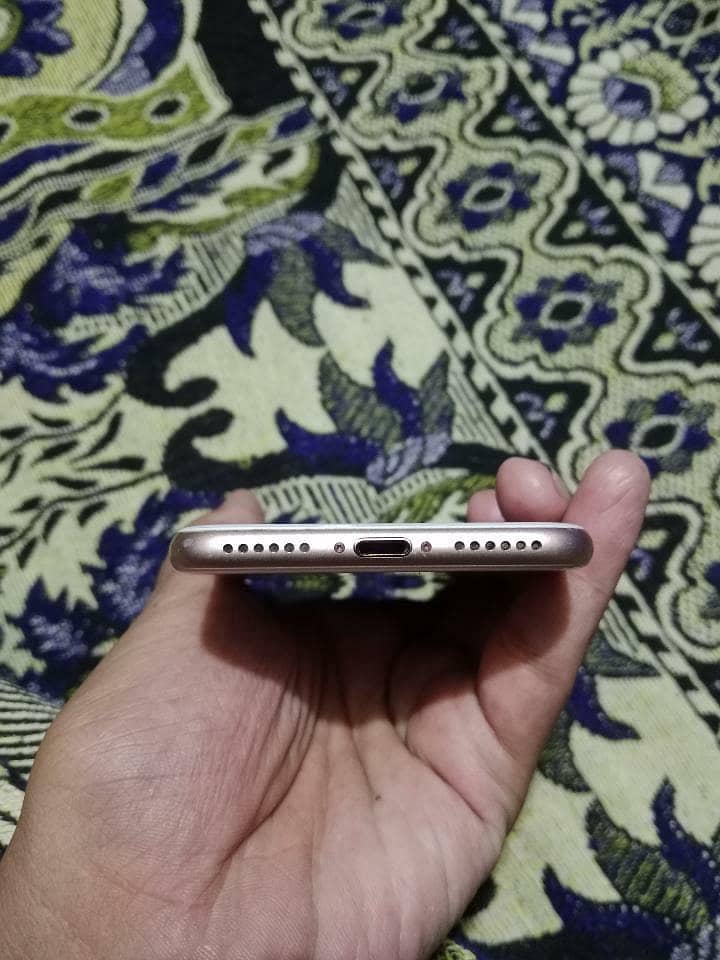 Apple iPhone 8 1