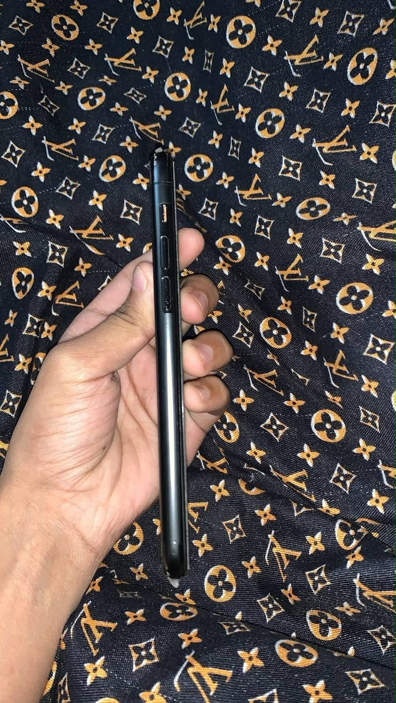 Apple iPhone 11 Pro 6