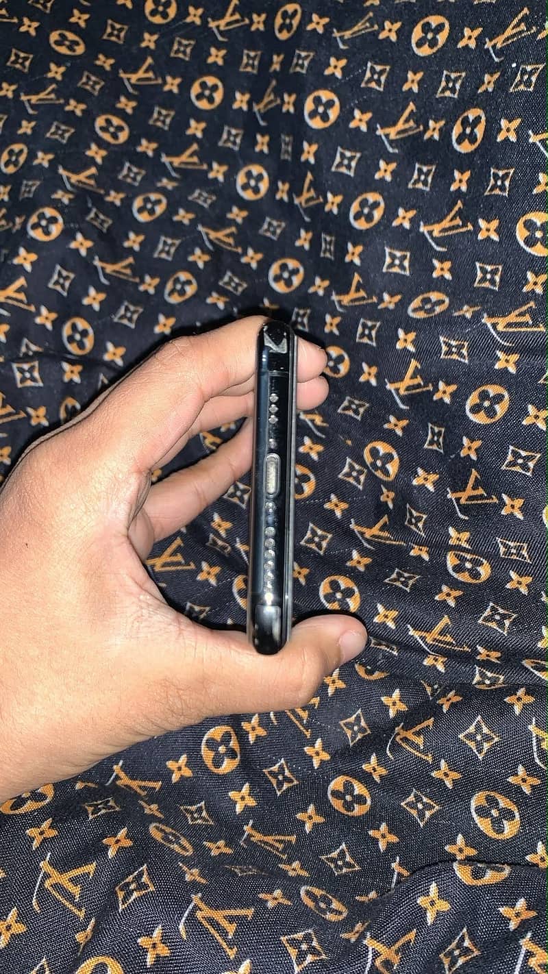 Apple iPhone 11 Pro 7