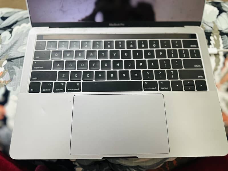 Macbook Pro 2017 8/256 Touchbar 13 inch 2