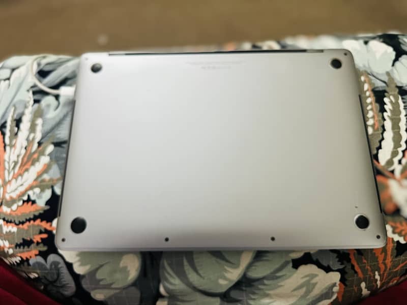 Macbook Pro 2017 8/256 Touchbar 13 inch 3