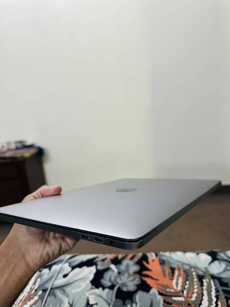 Macbook Pro 2017 8/256 Touchbar 13 inch 5