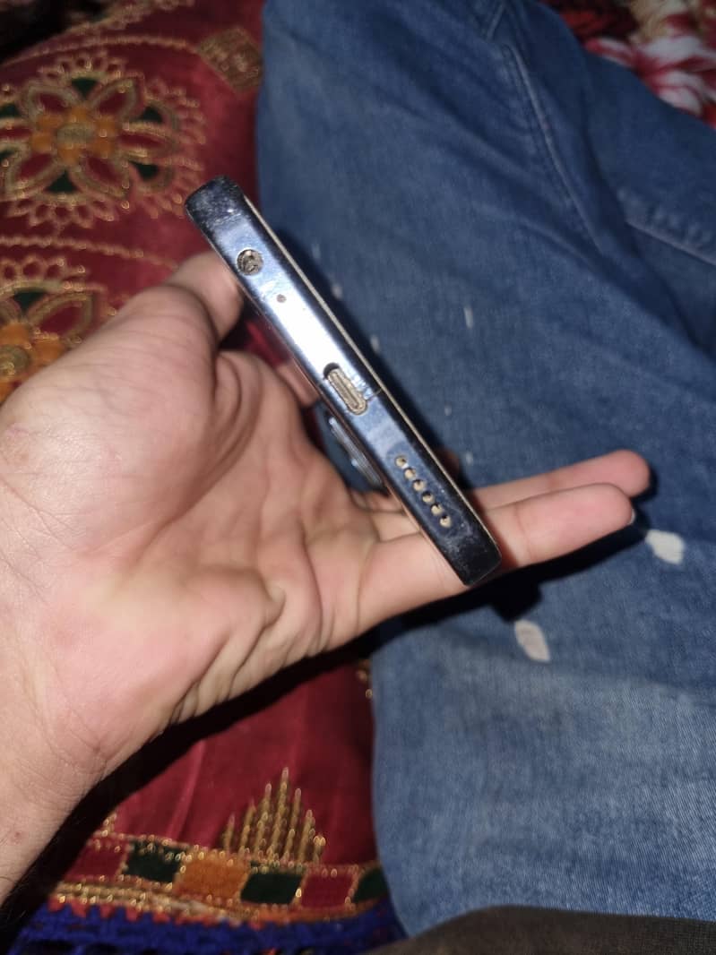 Itel City 100 4