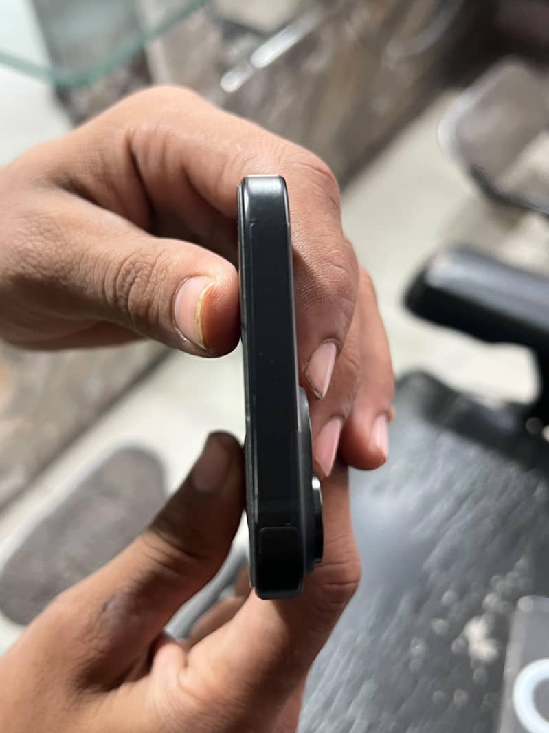 Apple iPhone 15 7