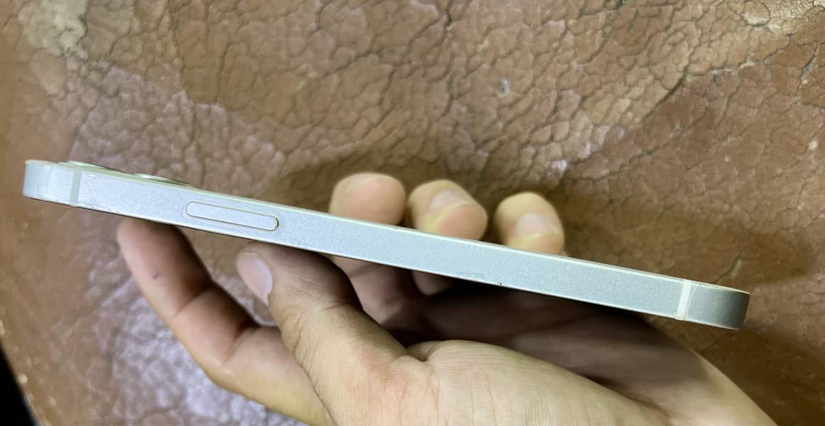 Apple iPhone 12 3