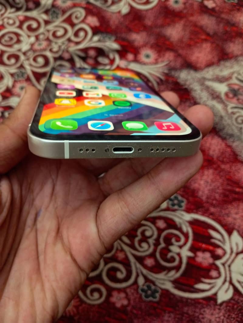 Apple iPhone 12 7