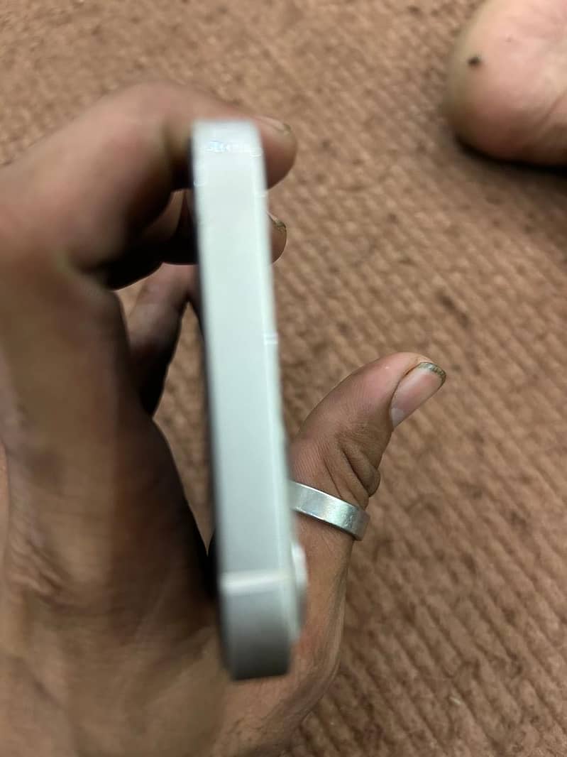Apple iPhone 13 3
