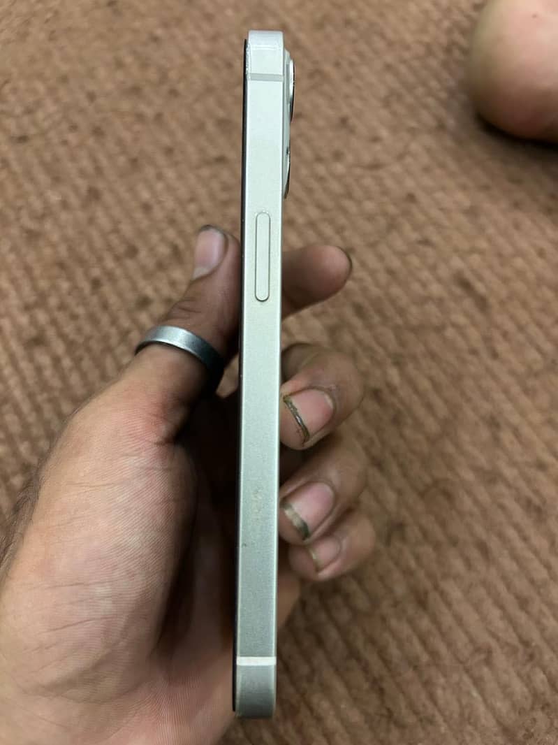 Apple iPhone 13 4