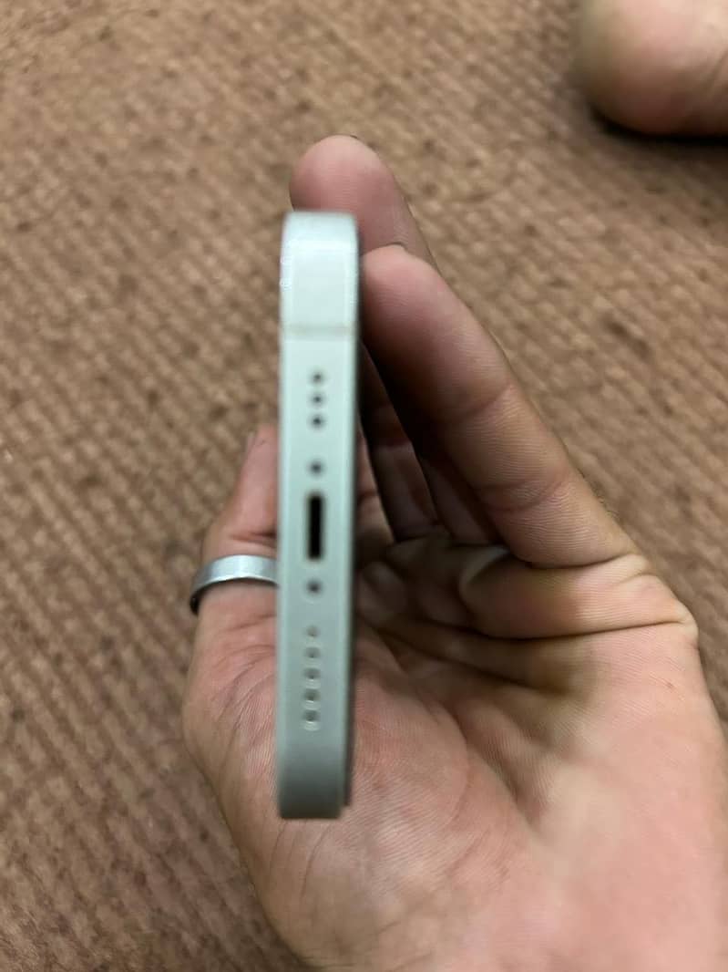 Apple iPhone 13 5