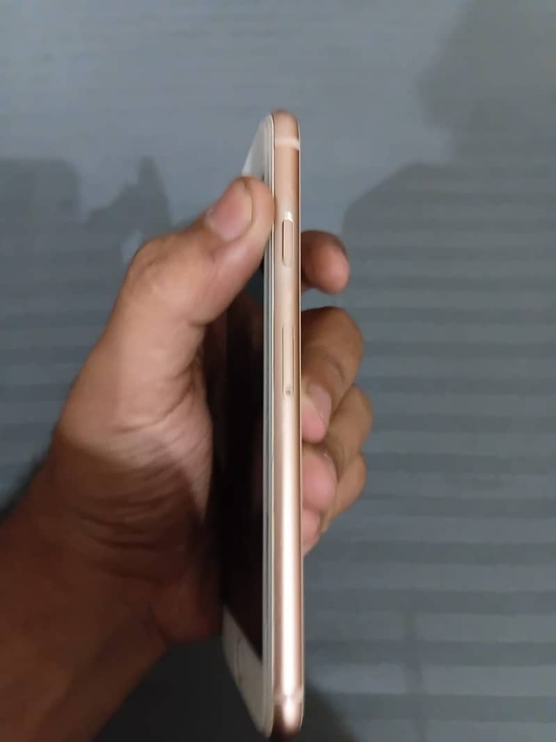 Apple iPhone 8 1