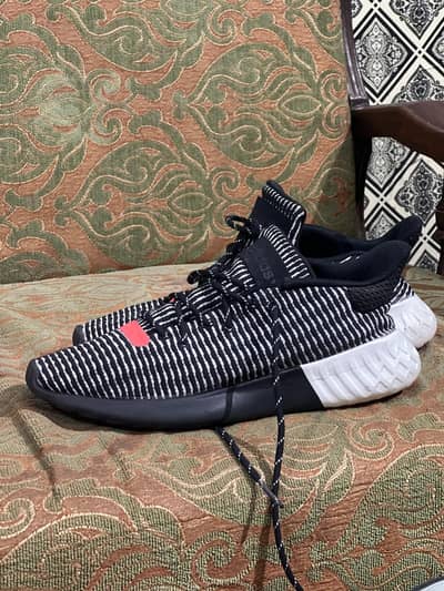 Important shose available cheap price 2000
