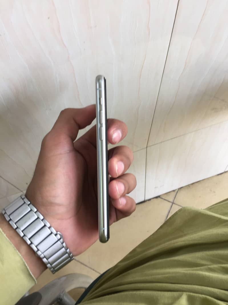 Apple iPhone 11 Pro 3