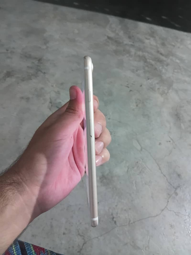 Apple iPhone 7 Plus 4