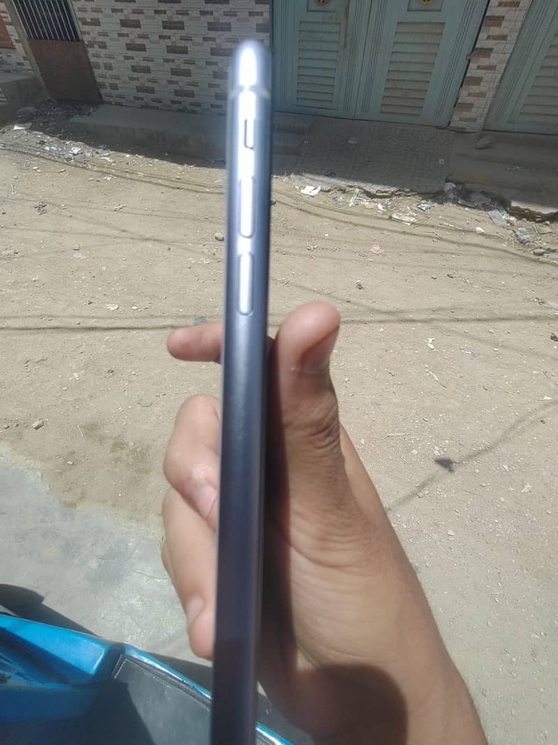 Apple iPhone 11 7