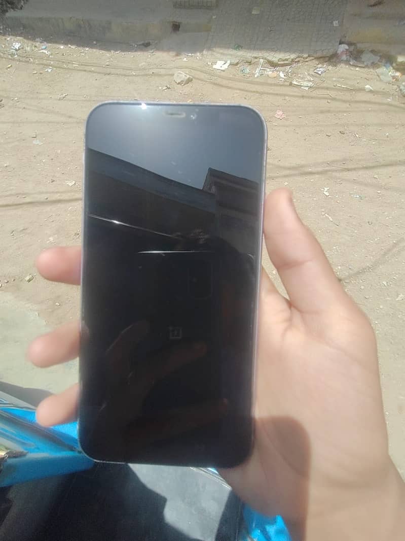 Apple iPhone 11 8