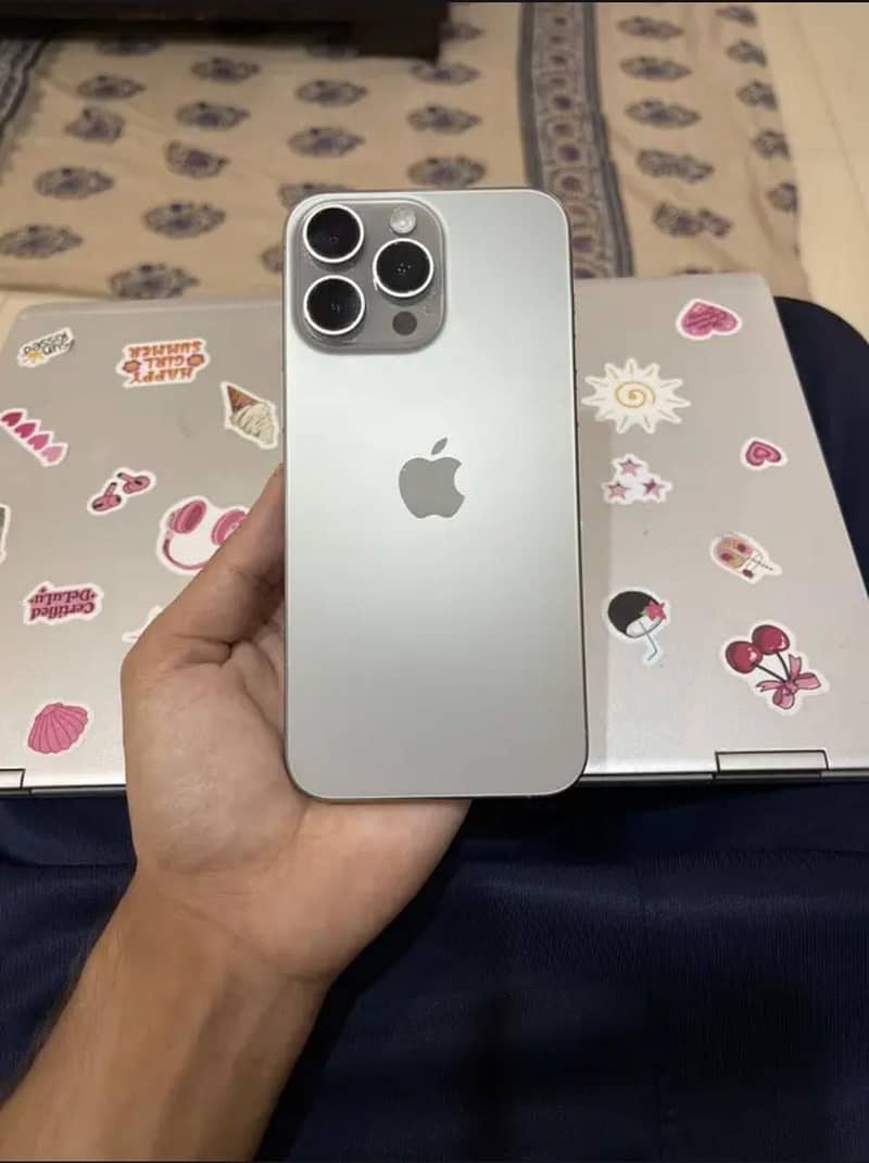 Apple iPhone 15 Pro Max 0