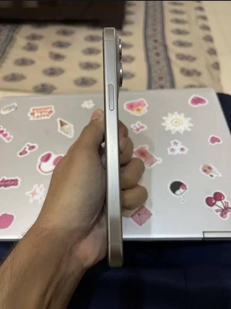 Apple iPhone 15 Pro Max 2