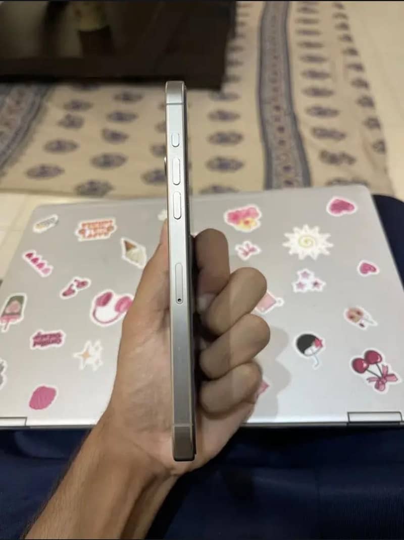 Apple iPhone 15 Pro Max 4