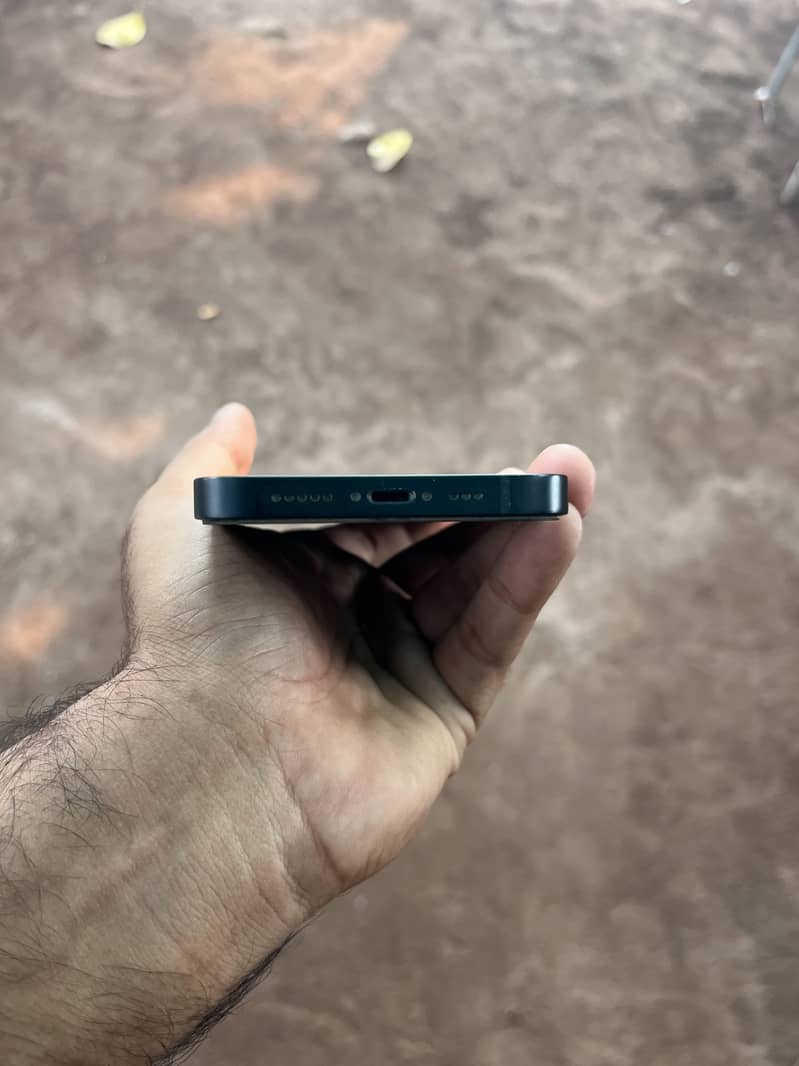 Apple iPhone 14 3