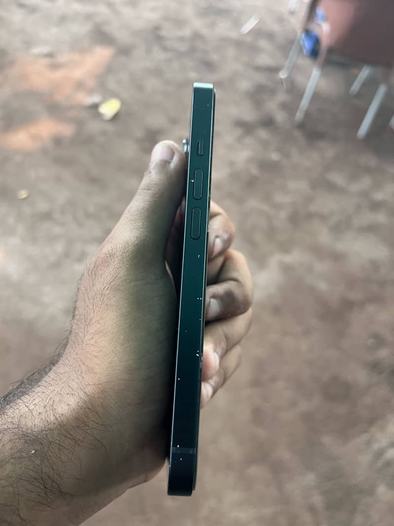 Apple iPhone 14 4