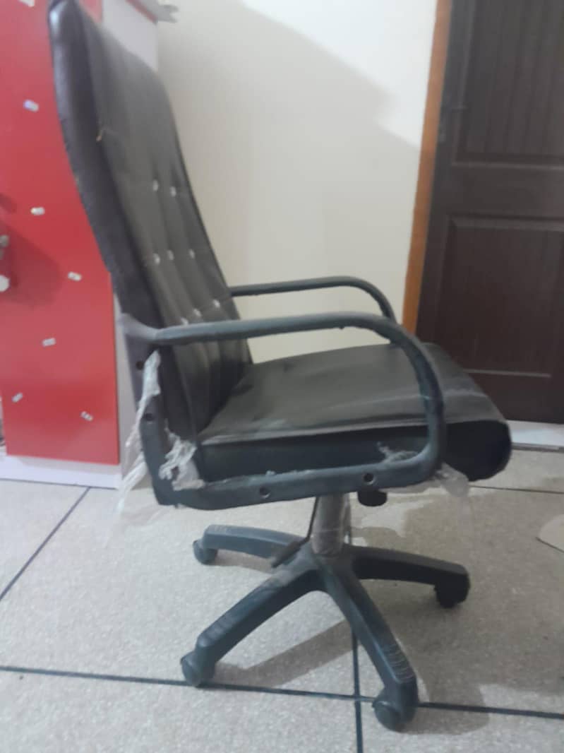 study table with revolving chairs 7