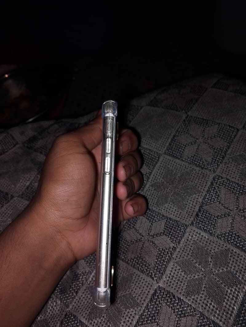 Apple iPhone 7 2