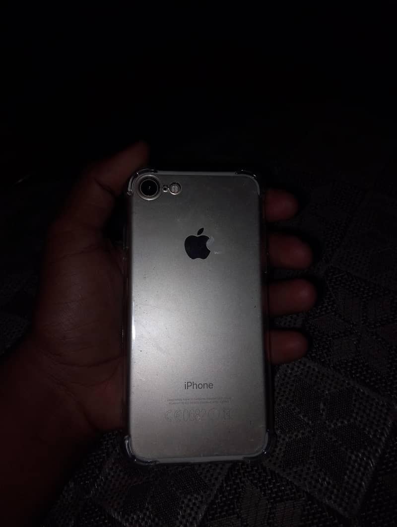 Apple iPhone 7 3