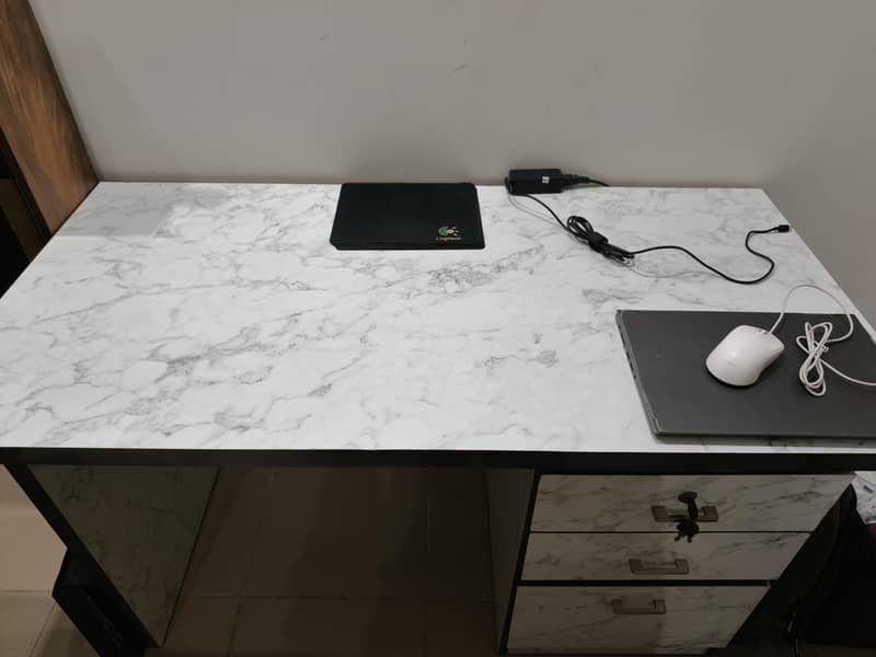 Computer Table with Storage Drawers 2