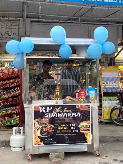 showarma and fries counter