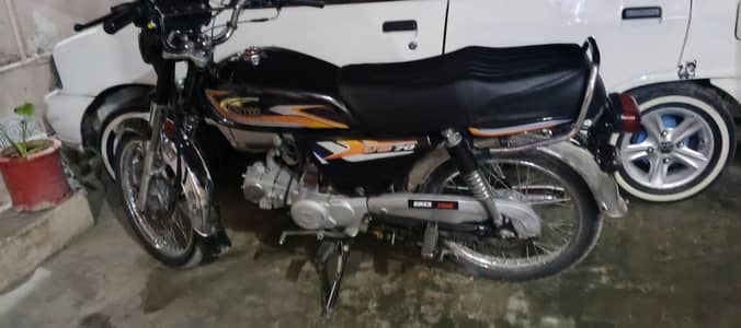 bohat acha bike ha bas ma na 125 lana ha to is liya sell kar raha hou