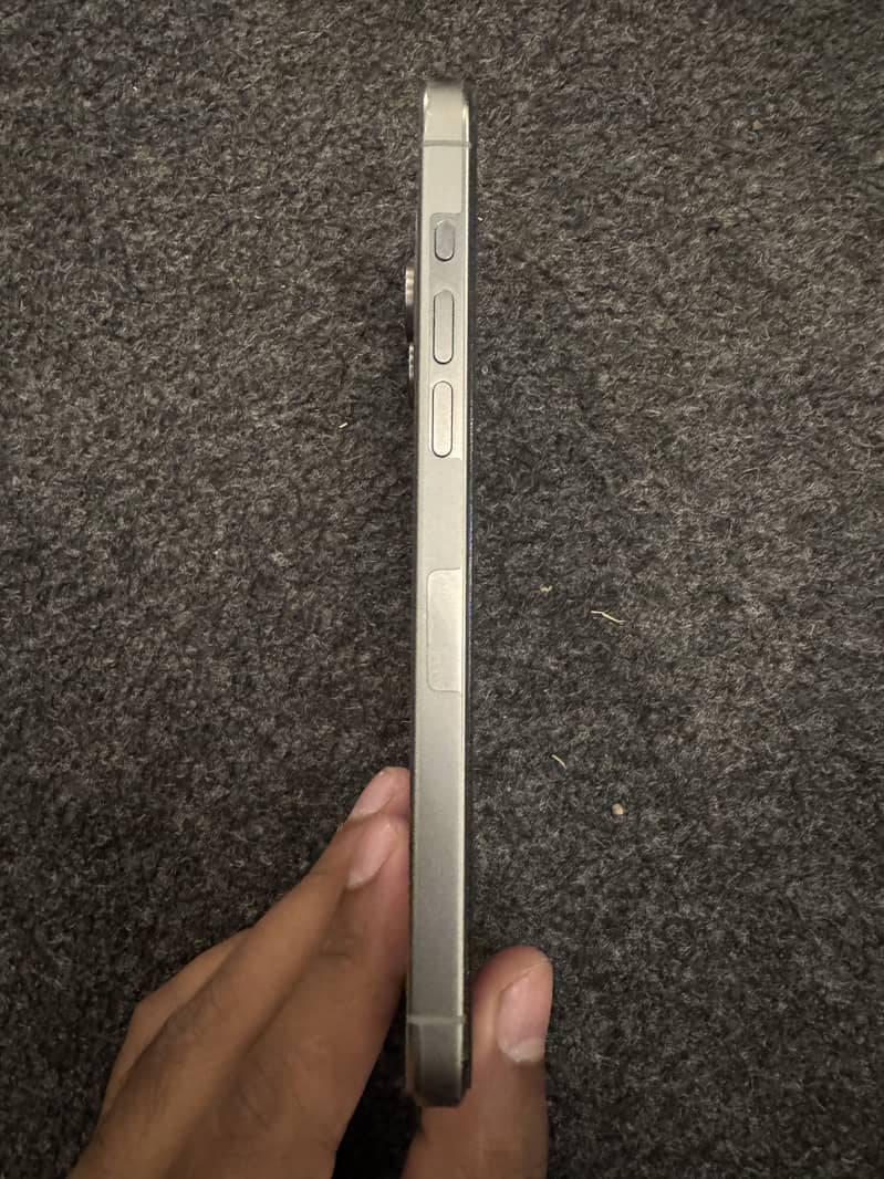Apple iPhone 15 Pro Max 2
