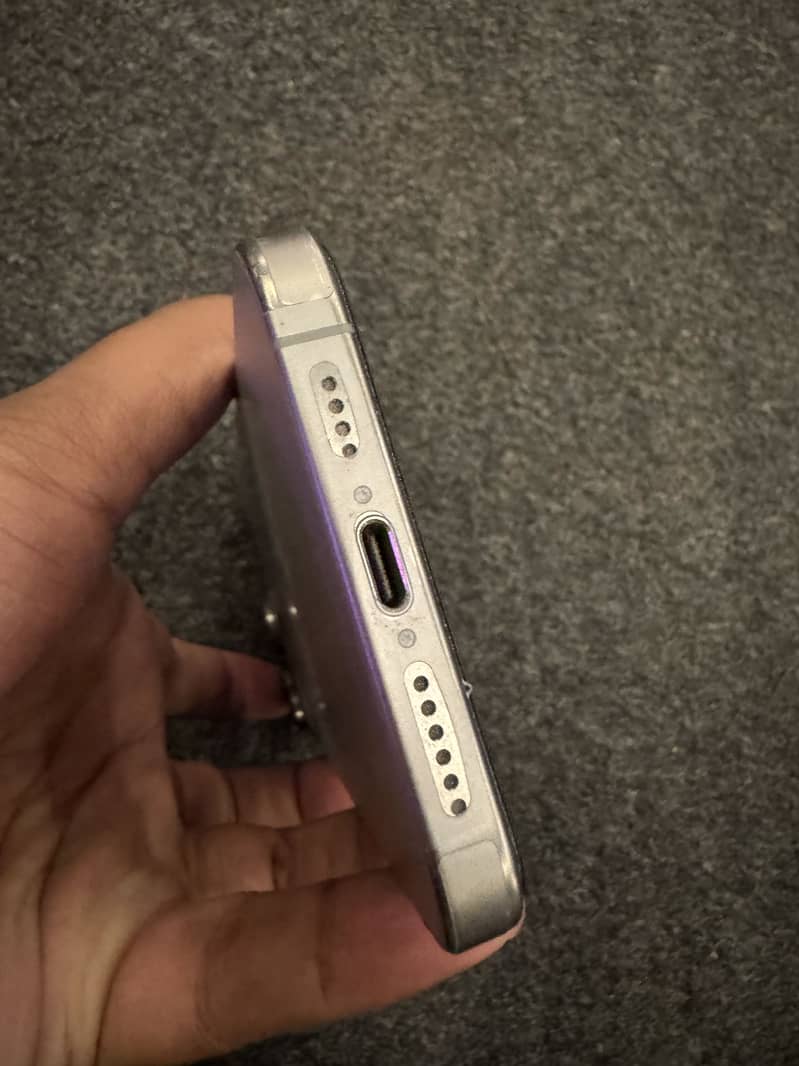 Apple iPhone 15 Pro Max 4