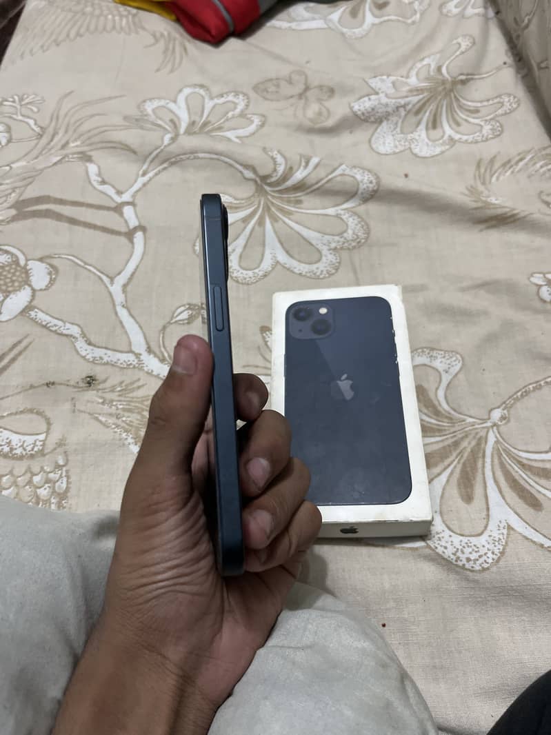 Apple iPhone 13 2