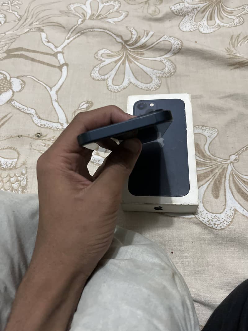 Apple iPhone 13 4