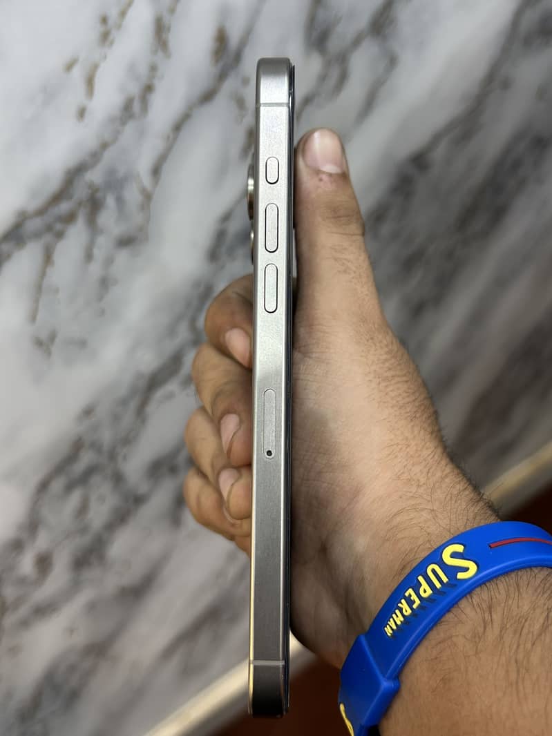 Apple iPhone 15 Pro Max 1