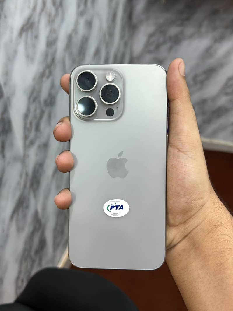 Apple iPhone 15 Pro Max 3