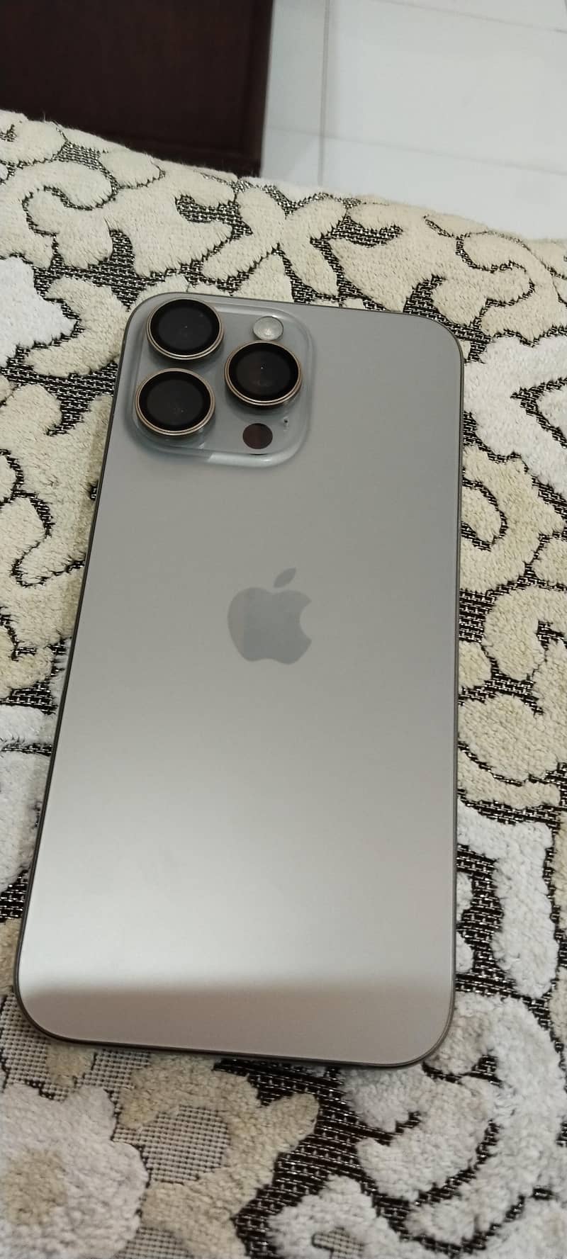 Apple iPhone 15 Pro Max 2