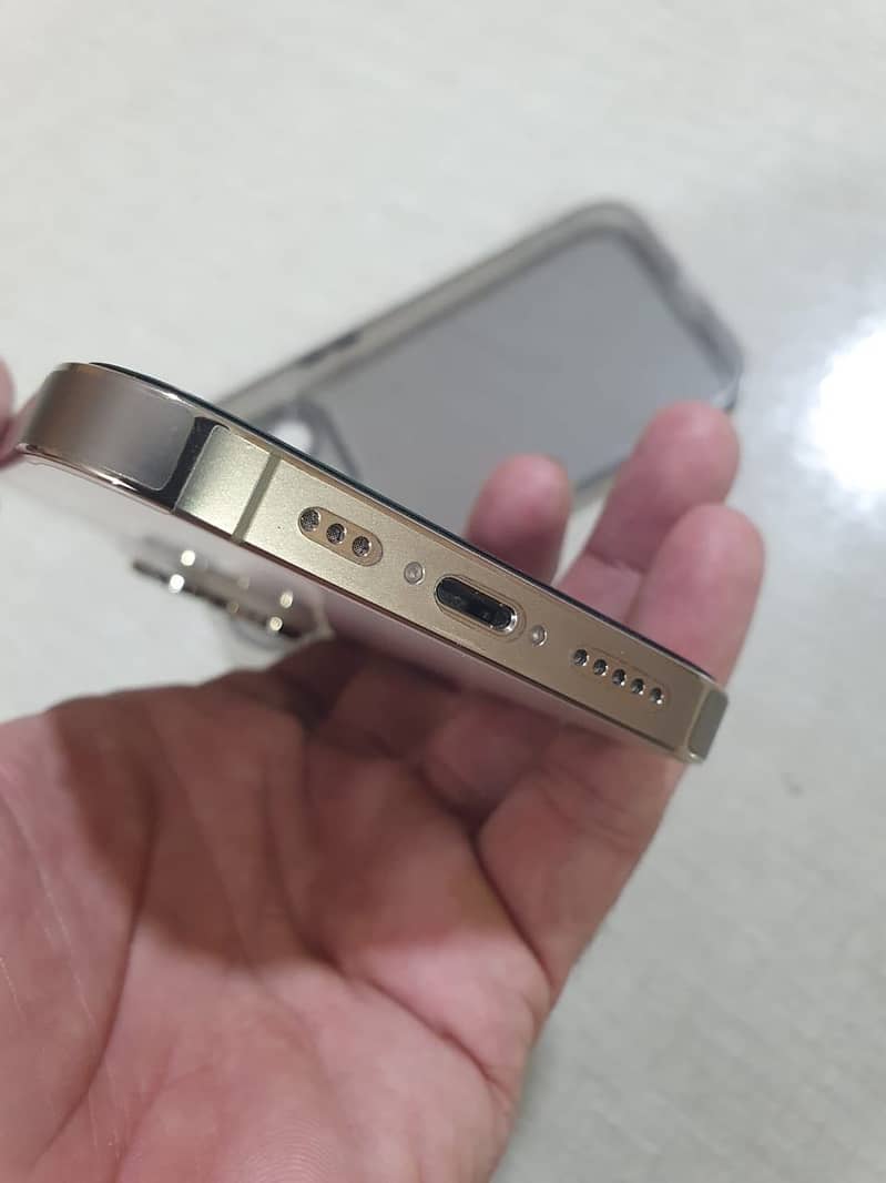 Apple iPhone 14 Pro 8