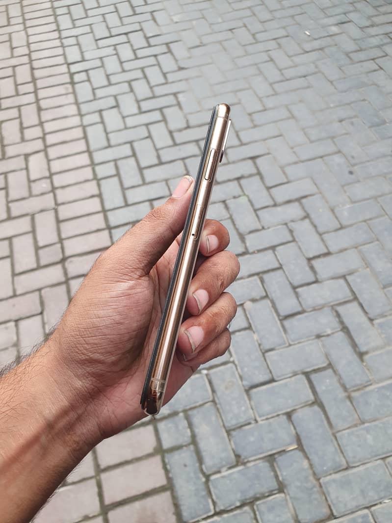 iPhone XS Max 5