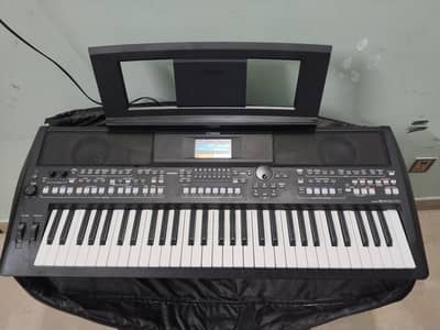 Yamaha psr sx600 just like new