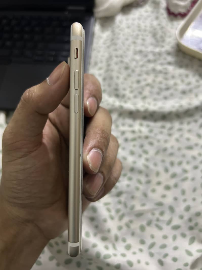 iPhone 7 4