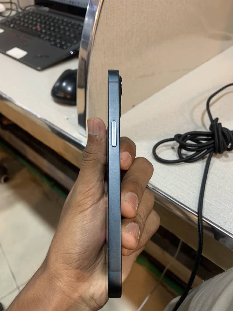 Apple iPhone 13 4